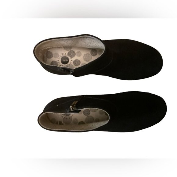 REVITALIGN | Black Low Heel Zipper Booties | Size 8 - Picture 12 of 13